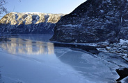 Islagt Årdalsfjord